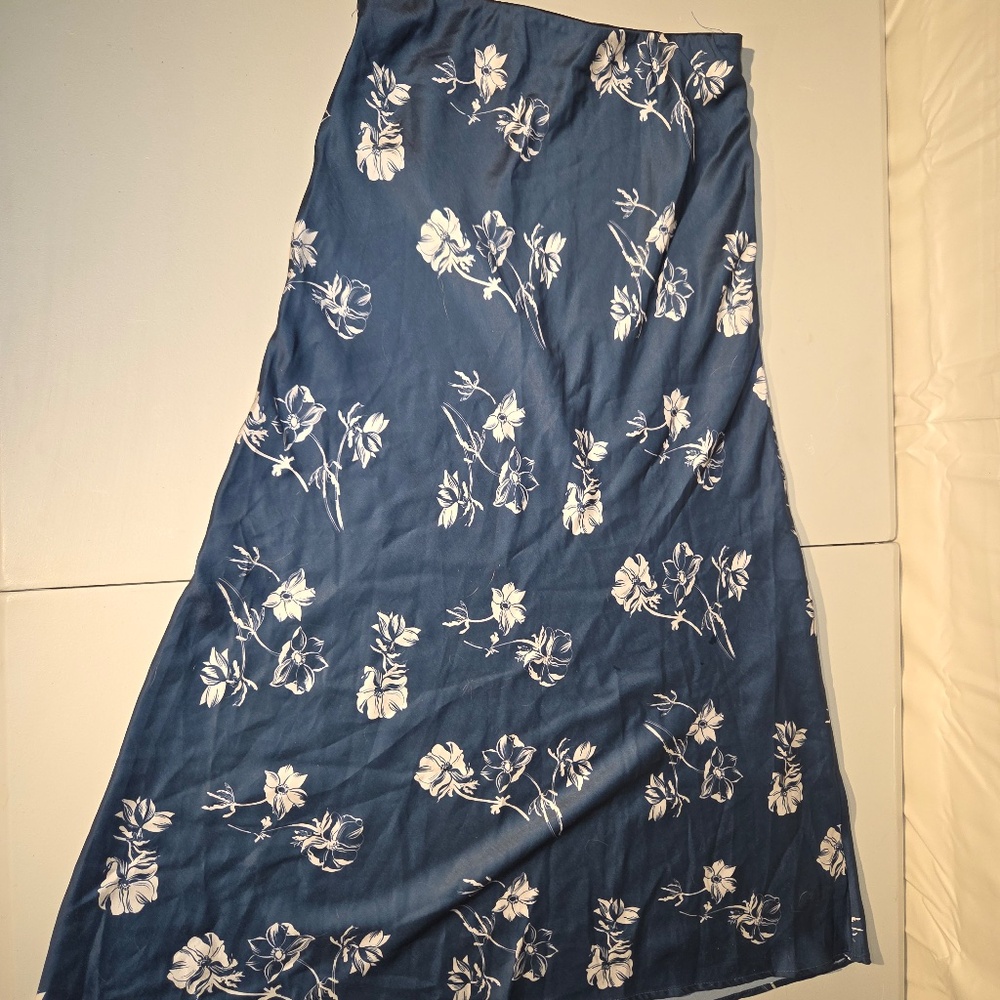 Urban Outfitters Blue Floral Skirt – Size M